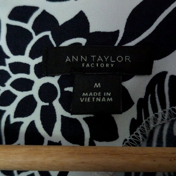 Ann Taylor Factory Floral Dress navy blue and white size medium - Picture 8 of 9
